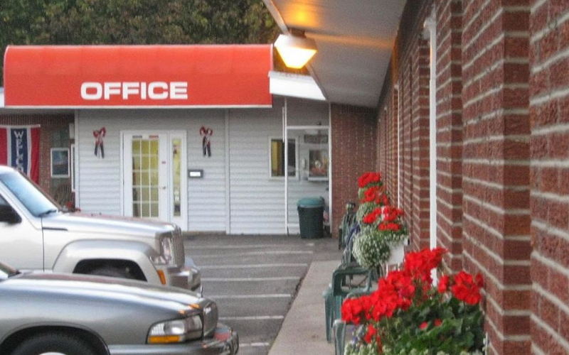 Budget Host Crestview Inn (Crestview Motel, Thrifty Inn$) - From Web Listing (newer photo)